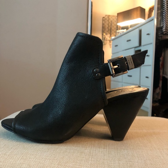 Vince Camuto black leather booties - Picture 1 of 4